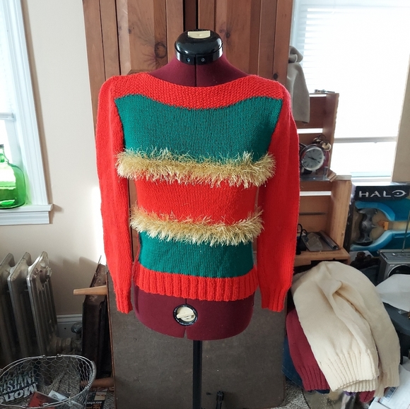 Handmade Sweaters - Christmas Sweater and Scarf Handcrafted Red Green Hold Small